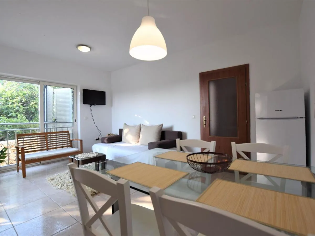 Spacious Apartment In Mandre With Terrace