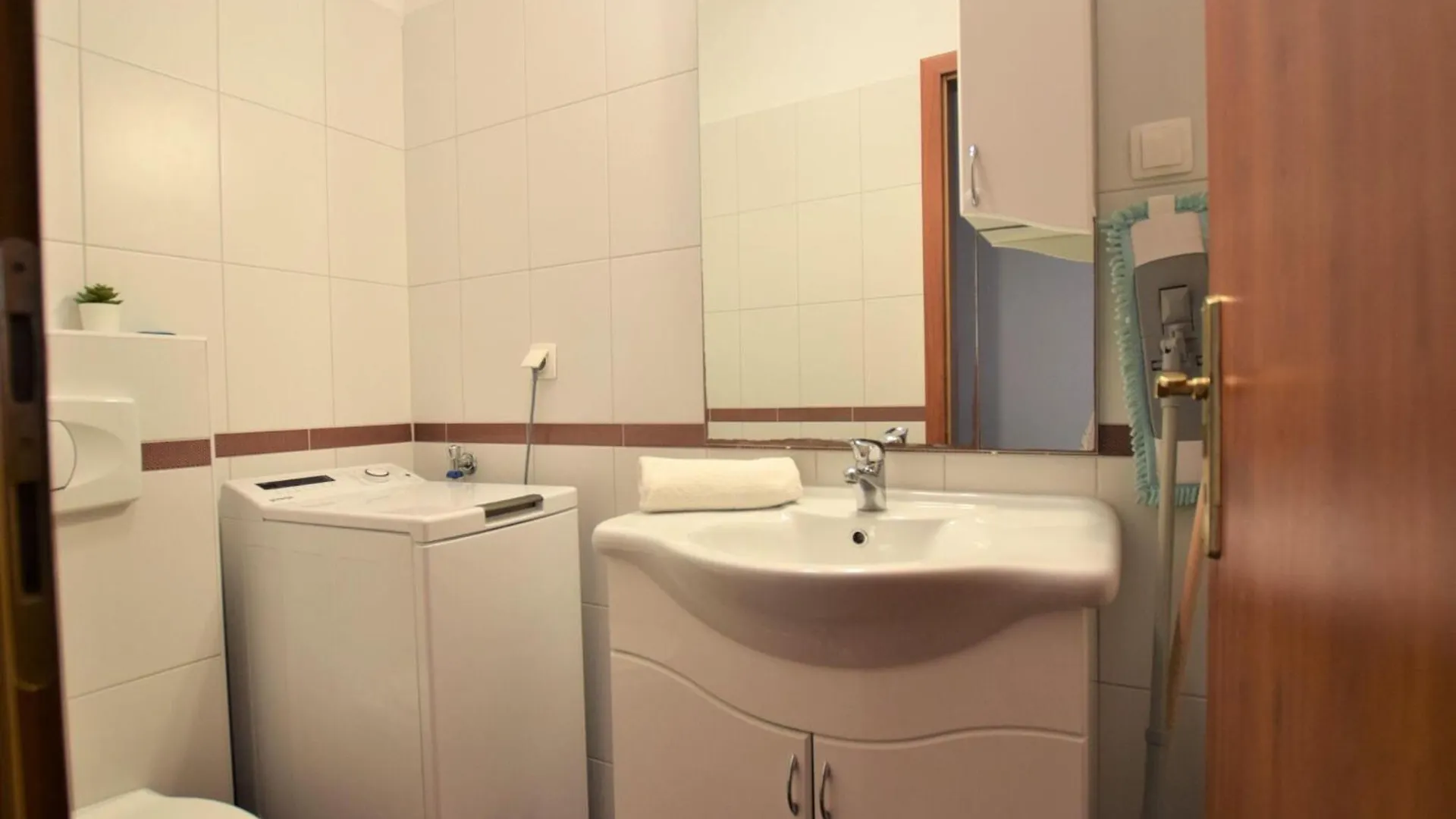 Spacious Apartment In Mandre With Terrace