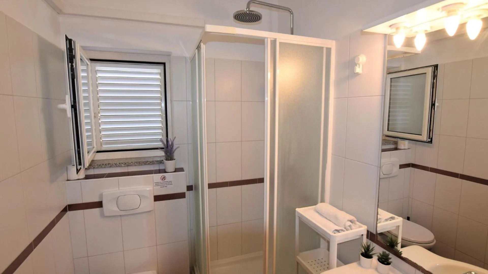 Spacious Apartment In Mandre With Terrace 0*,  Chorvatsko