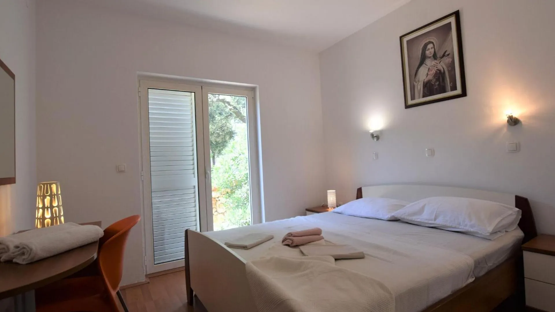 Spacious Apartment In Mandre With Terrace Croatia